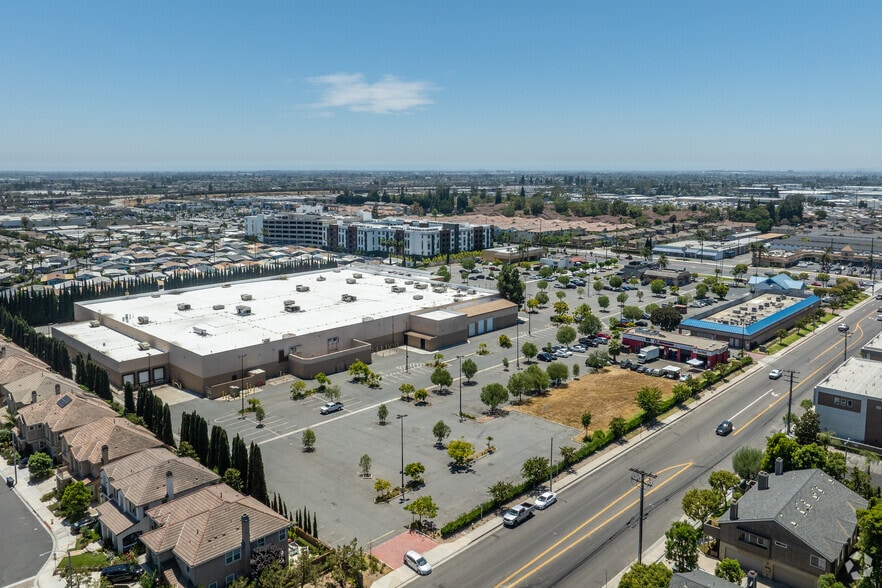 More Photos Of 12600 Beach Blvd, Stanton Medical For Lease