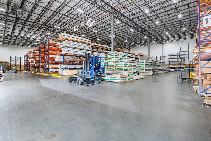 More Photos Of 11800-11900 N Lakeridge Pky, Ashland Distribution For Lease