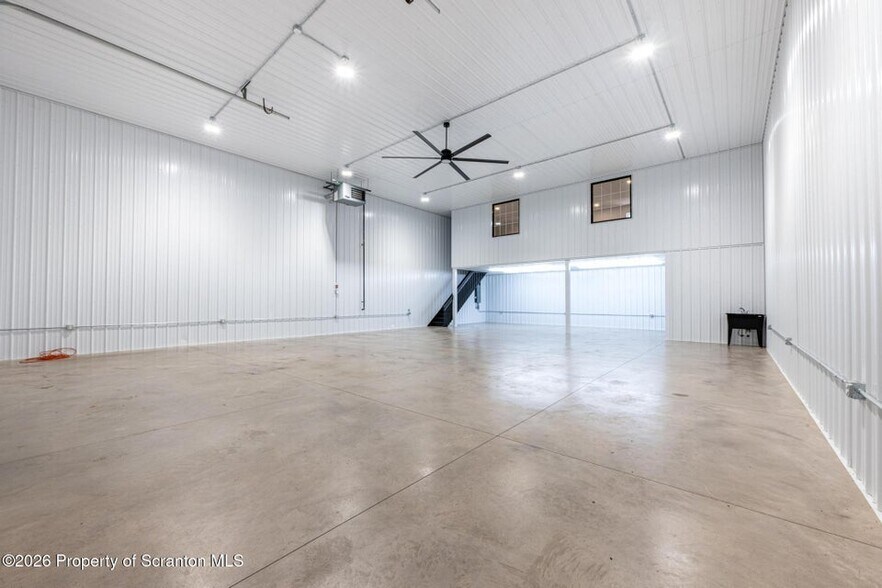 More Photos Of 151 Brown Rd, Pittston Warehouse For Lease