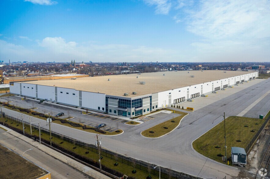 More Photos Of 2075 W 43rd St, Chicago Industrial For Sale