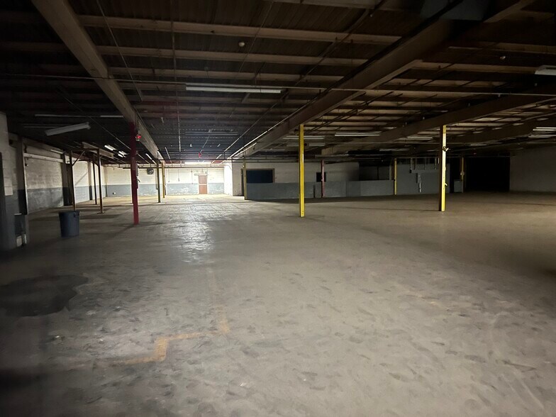 More Photos Of 44-49 Venner Rd, Amsterdam Manufacturing For Lease