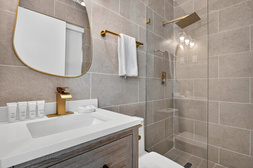 More Photos Of 327 Harding St, Hollywood Hotel For Sale