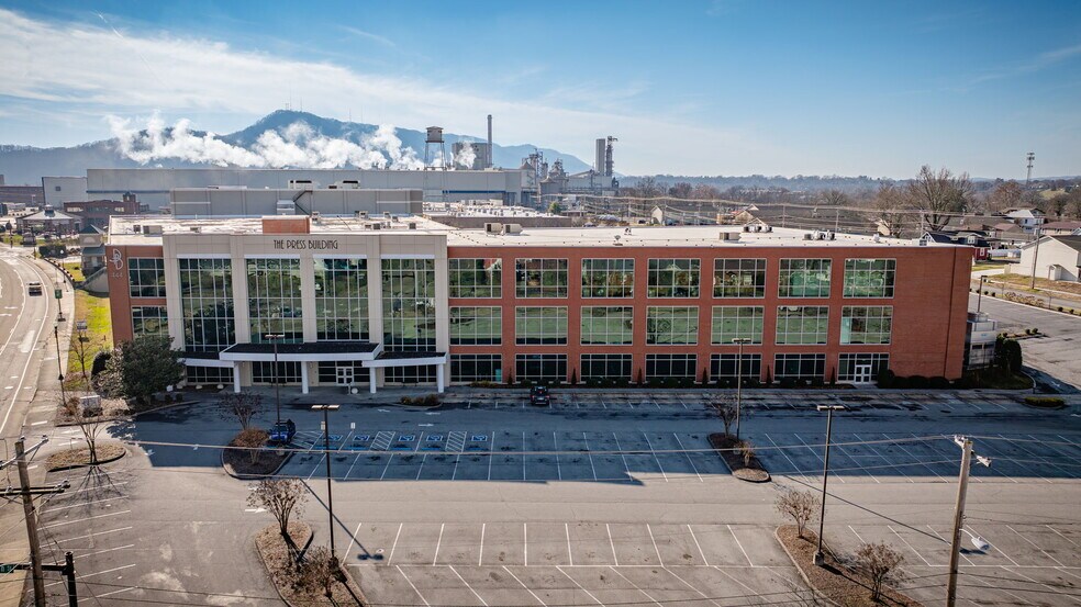 More Photos Of 400-444 Clinchfield St, Kingsport Medical For Lease