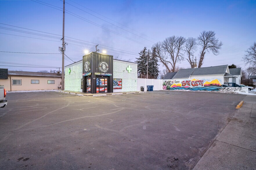 More Photos Of 411 Lafayette Ave, Bay City Fast Food For Sale