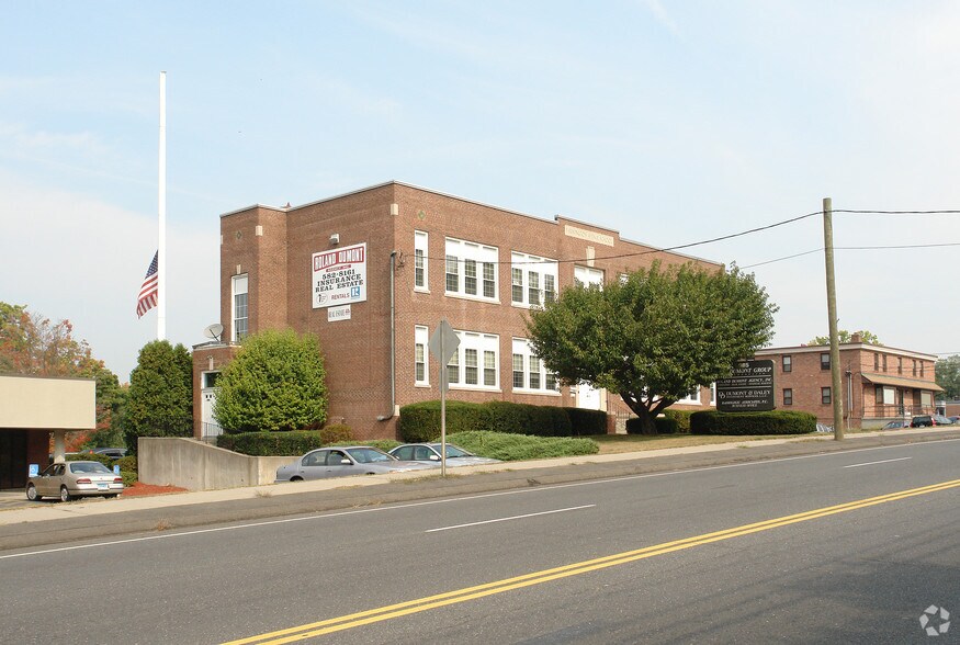 More Photos Of 985 Farmington Ave, Bristol Office For Lease