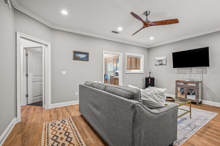 More Photos Of 10351 Chemstrand Rd, Pensacola Office For Sale