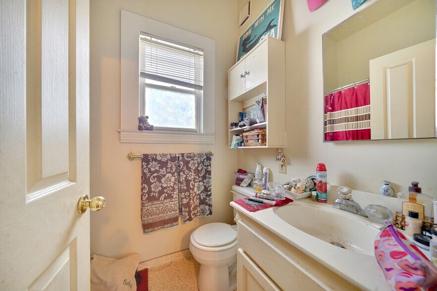 More Photos Of 36 Main St, Sutter Creek Restaurant For Sale