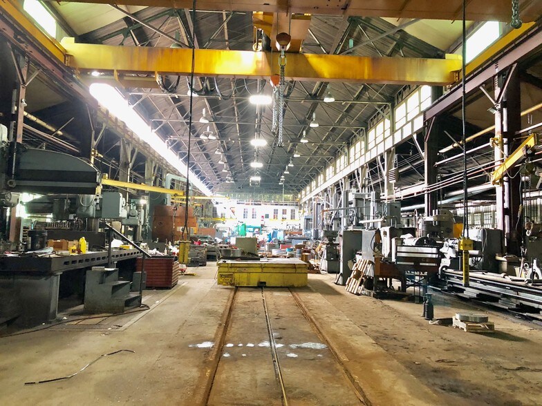 More Photos Of 800 N Water Ave, Sharon Service For Lease