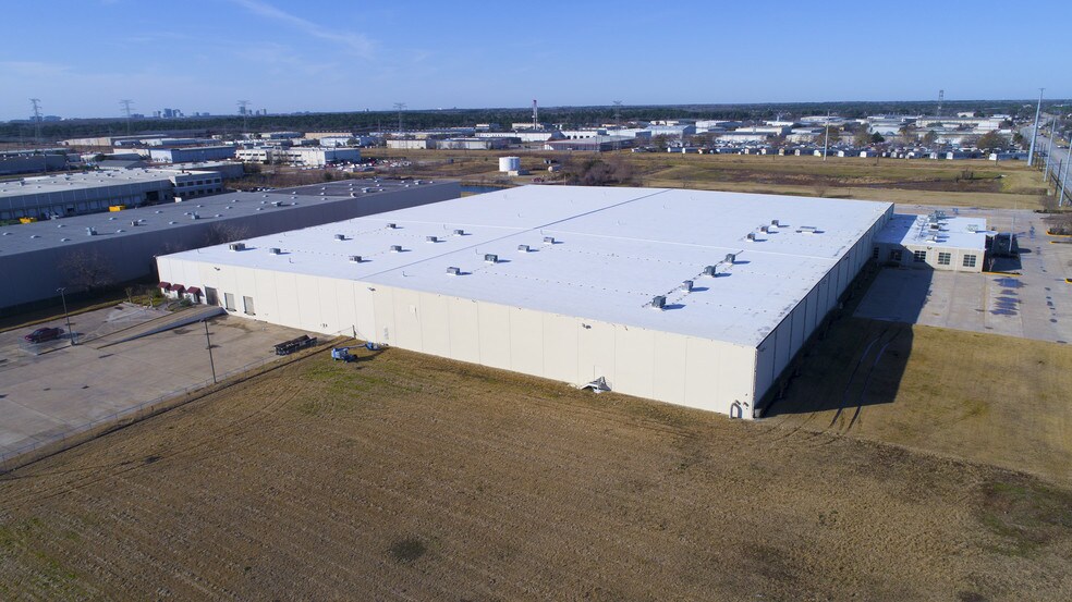 More Photos Of 5661 Brittmoore Rd, Houston Warehouse For Lease