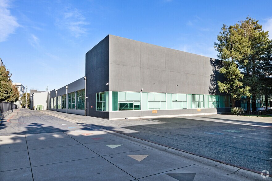 More Photos Of 6401 Hollis St, Emeryville Research And Development For Lease