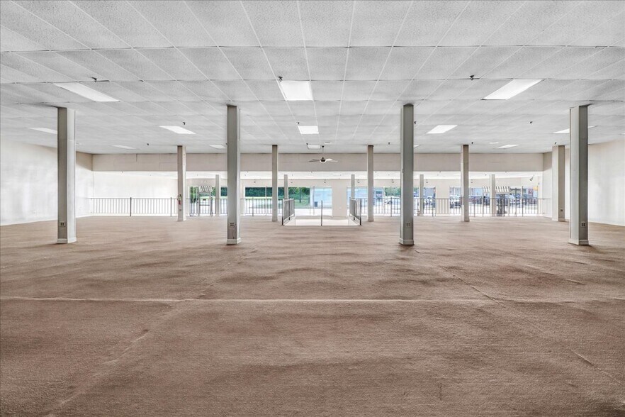 More Photos Of 501 E Market St, Smithfield Storefront For Lease