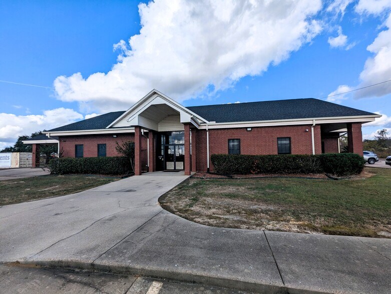 More Photos Of 8109 Smith Rd, Beaumont Office For Sale