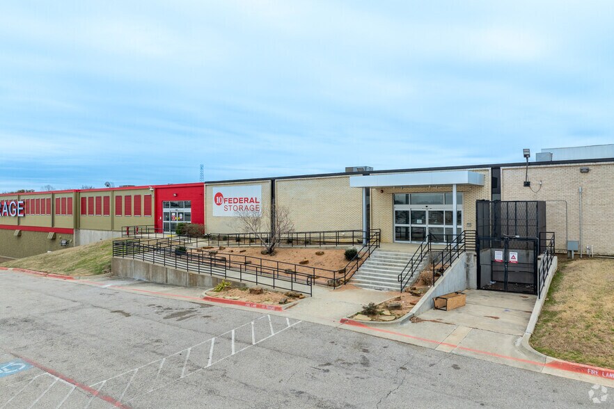 More Photos Of 2910 Avenue F, Arlington Warehouse For Sale