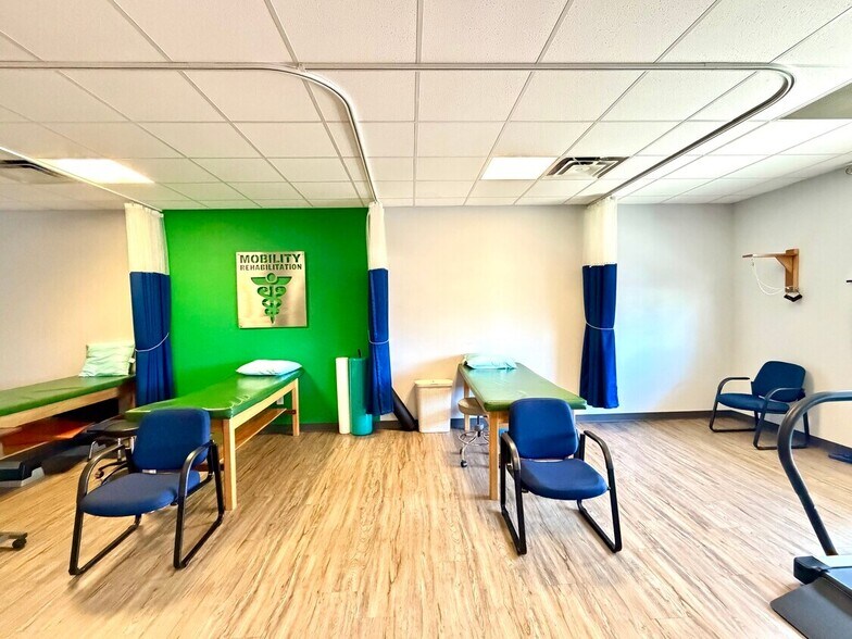 More Photos Of 627 8th St, Clermont Office For Lease