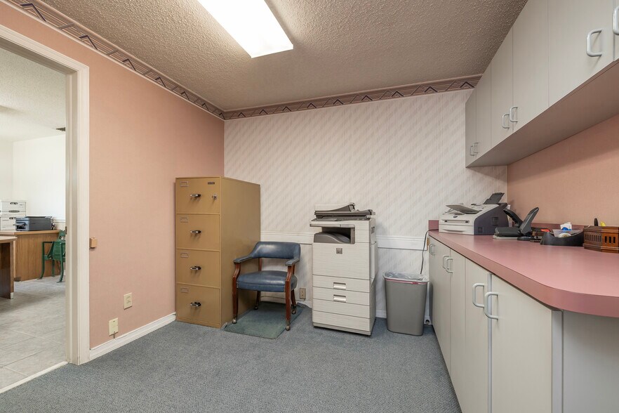 More Photos Of 2300 W Bay Dr, Largo Office Residential For Lease