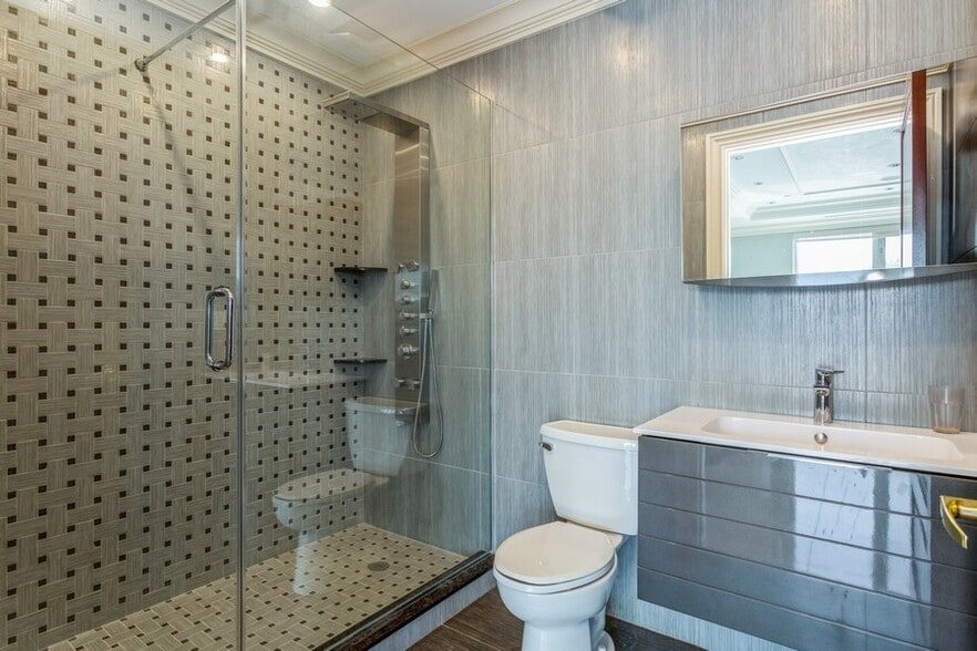 More Photos Of 215-15 Northern Blvd, Bayside Storefront Retail Office For Lease