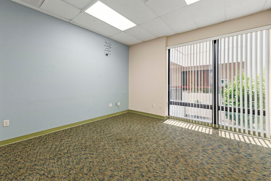 More Photos Of 900 SE Ocean Blvd, Stuart Medical For Sale
