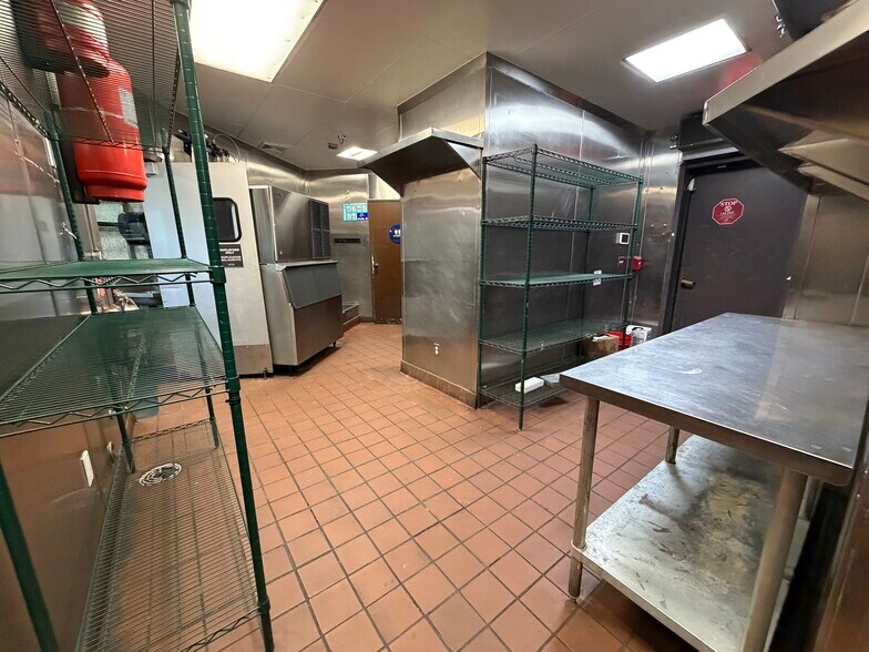 More Photos Of 800 W 6th St, Los Angeles Office For Lease