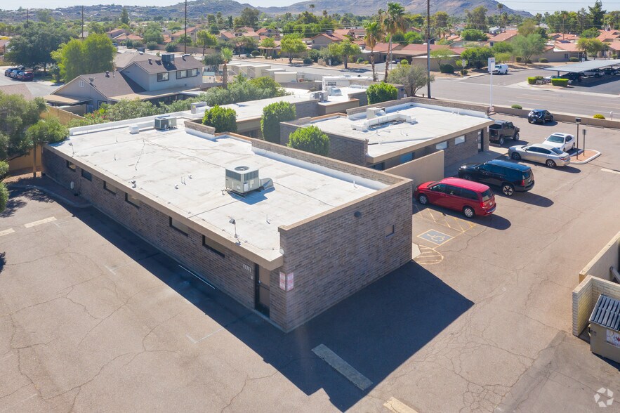 More Photos Of 2412 W Greenway Rd, Phoenix Office For Lease