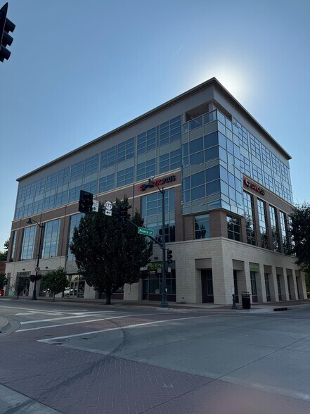 More Photos Of 302 S 4th St, Manhattan Office For Lease