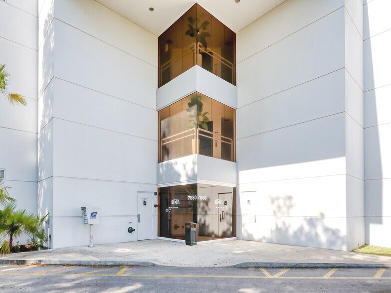 More Photos Of 7880 N University Dr, Tamarac Office Residential For Lease