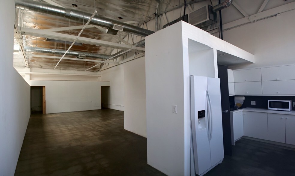 More Photos Of 3630 Tyburn St, Los Angeles Manufacturing For Lease