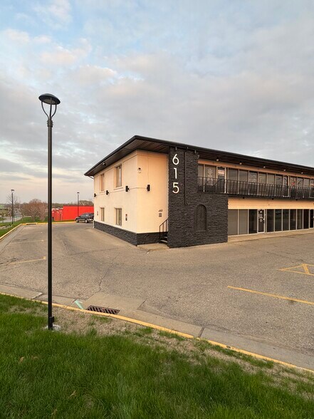 More Photos Of 615 E 14th St, Des Moines Office For Sale