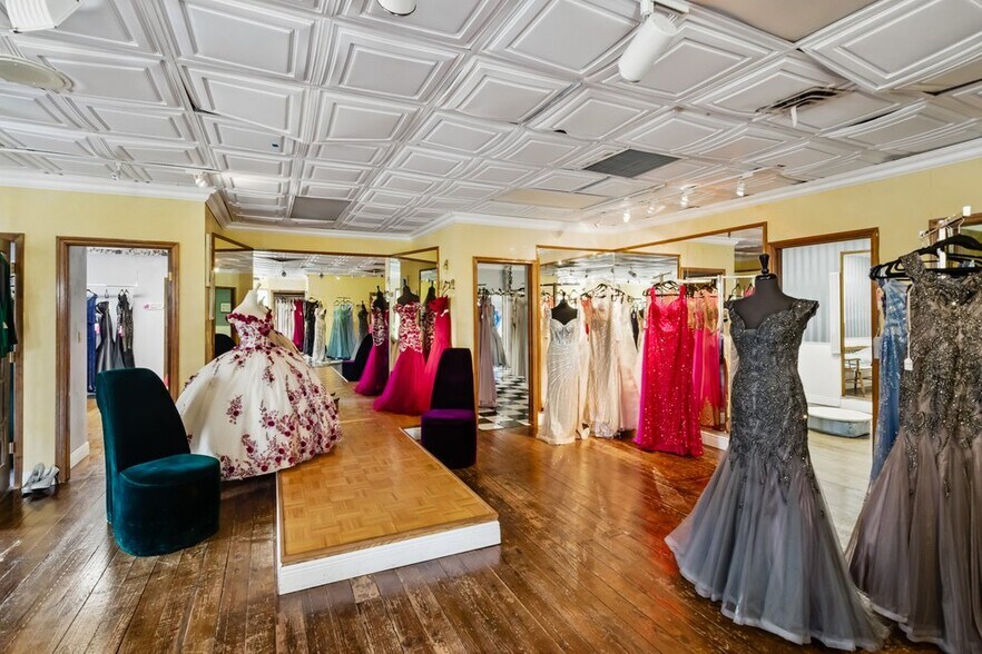 More Photos Of 4066 Broward Blvd, Fort Lauderdale Storefront Retail Office For Sale