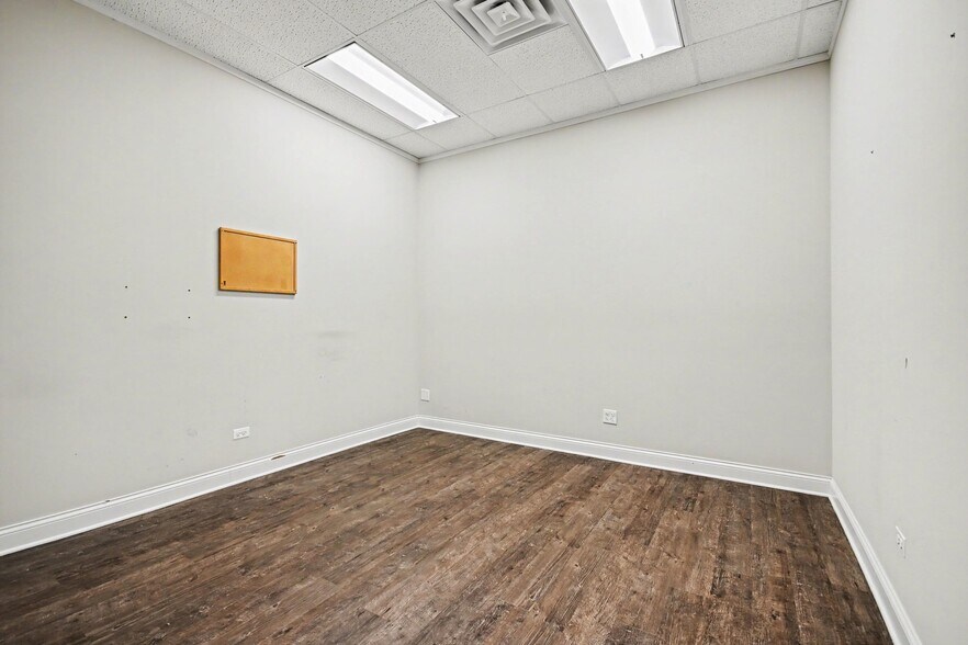 More Photos Of 93 Caterpillar Dr, Joliet Medical For Lease