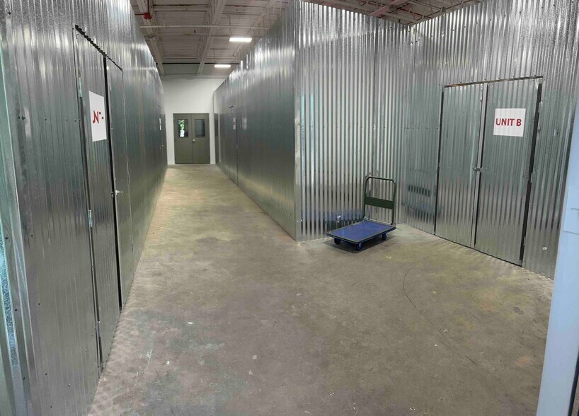 More Photos Of 145 Union St, Holbrook Warehouse For Lease