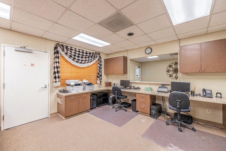 More Photos Of 44725 10th St W, Lancaster Medical For Sale