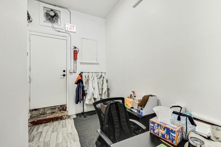 More Photos Of 2628-2634 W Touhy Ave, Chicago Storefront Retail Office For Lease