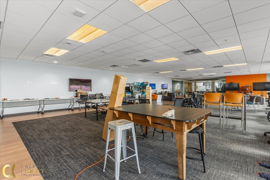 More Photos Of 189 S Orange Ave, Orlando Office Residential For Sale