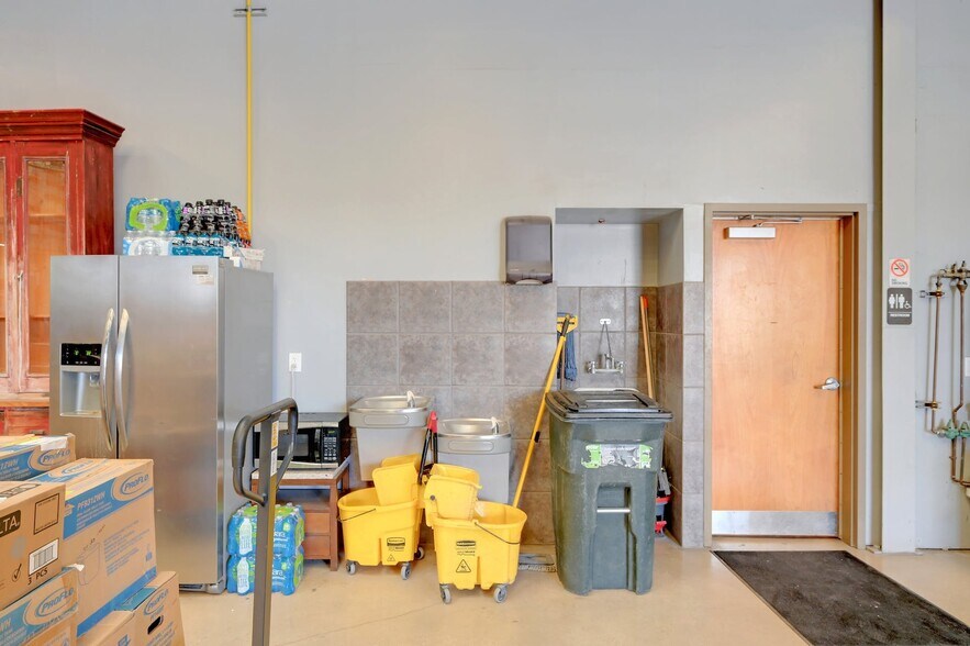 More Photos Of 1300 Universal City Blvd, Universal City Warehouse For Sale