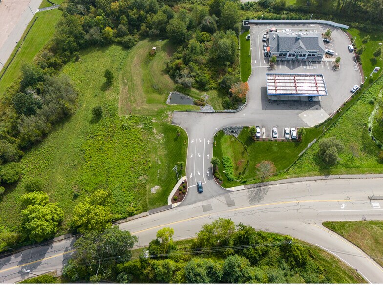 More Photos Of 277 Bridge St, Fairhaven Freestanding For Lease