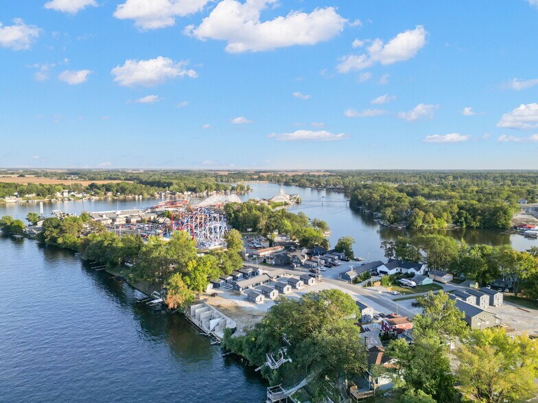 More Photos Of 4983 E Indiana Beach Rd, Monticello Hotel For Sale