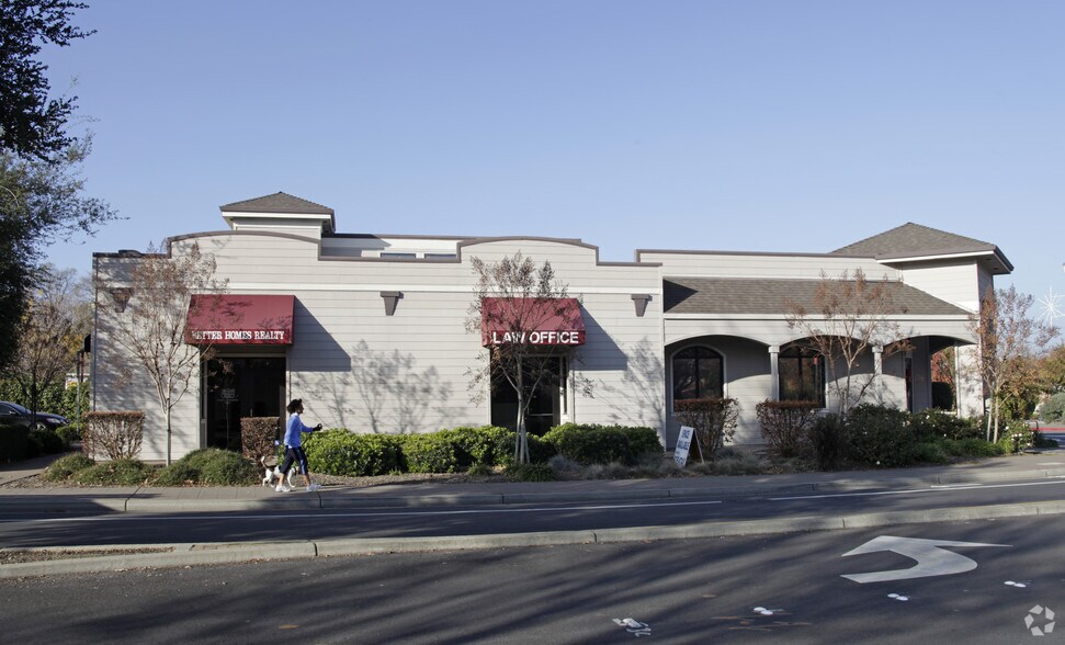 More Photos Of 6160 Center St, Clayton Office For Lease