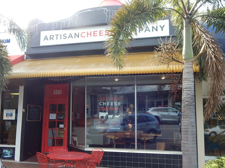 More Photos Of 1310 Main St, Sarasota Storefront For Sale