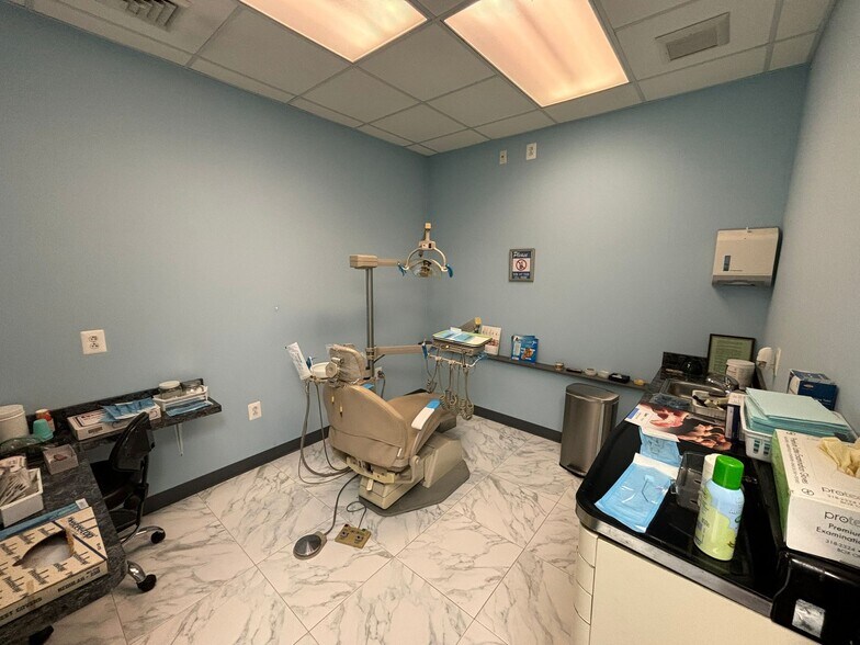 More Photos Of 1949 Devereaux Ave, Philadelphia Medical For Lease