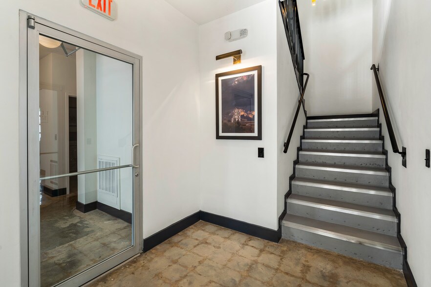 More Photos Of 5502 Peachtree Rd, Chamblee Storefront Retail Office For Lease