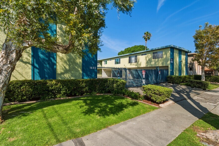 More Photos Of 1651-1655 W 206th St, Torrance Apartments For Sale