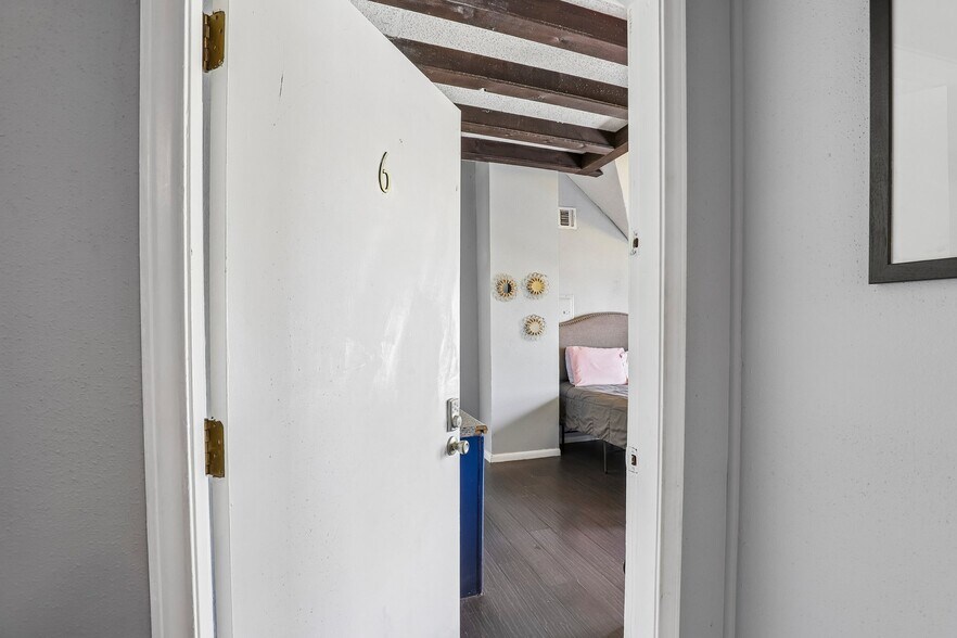 More Photos Of 421 Howard St, San Antonio Hospitality For Sale