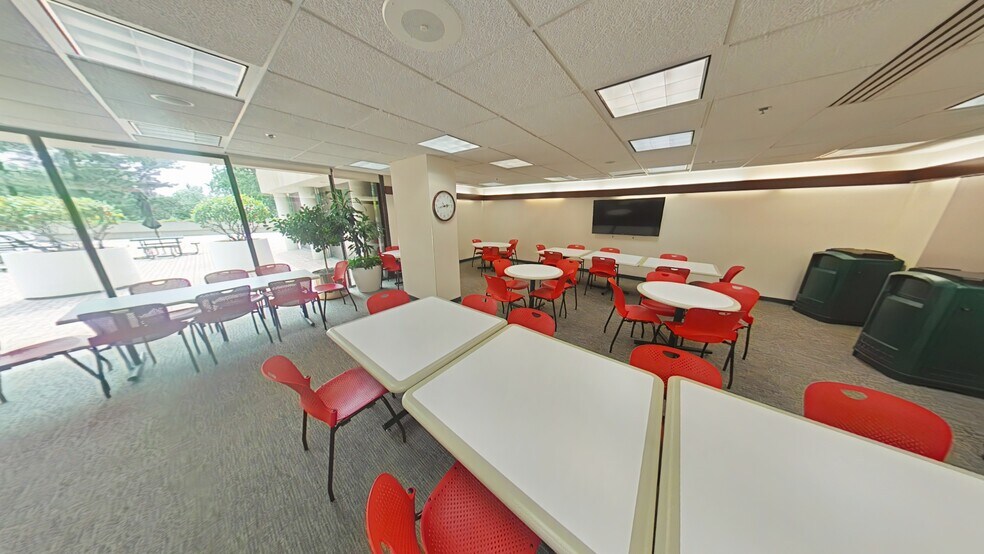 More Photos Of 1501 Farm Credit Dr, McLean Office For Lease