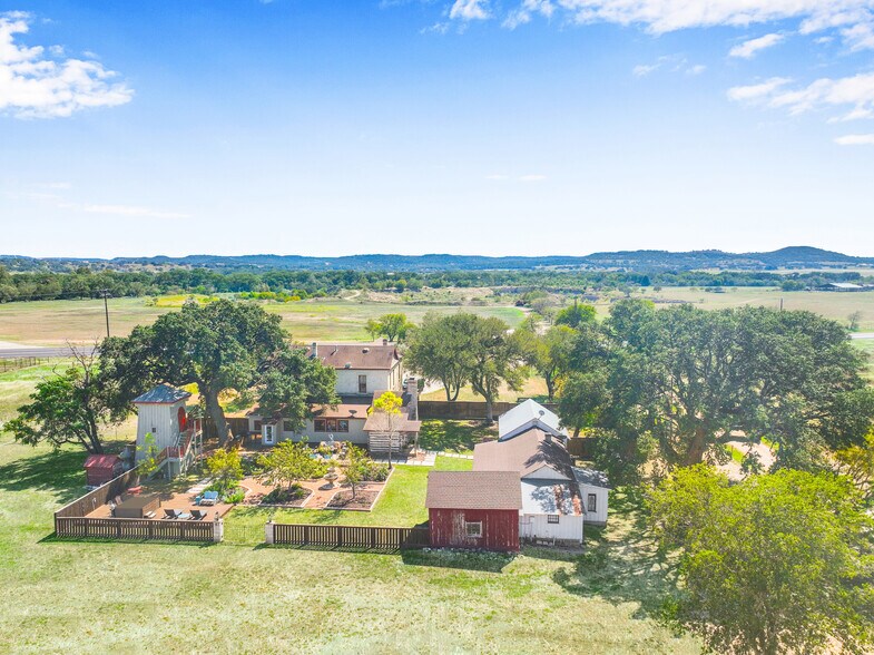 More Photos Of 111 Legacy Ln, Comfort Winery Vineyard For Sale