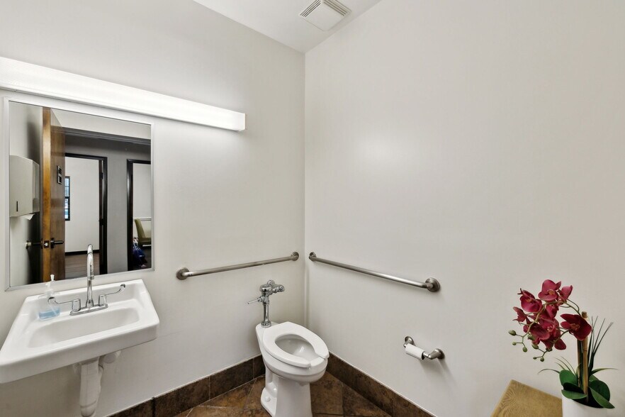 More Photos Of 2128 Babcock Rd, San Antonio Medical For Sale