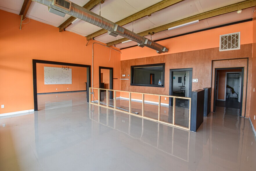 More Photos Of 4550 Station Cir, Northport Freestanding For Lease