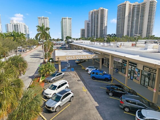 More Photos Of 3300-3370 NE 34th St, Fort Lauderdale Storefront Retail Office For Lease