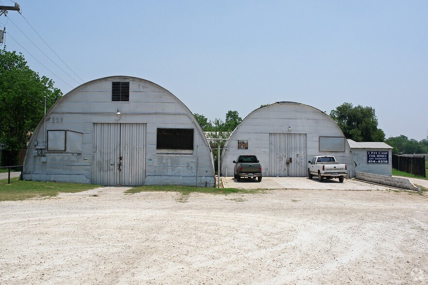 Primary Photo Of 1010 N Zarzamora St, San Antonio Warehouse For Sale