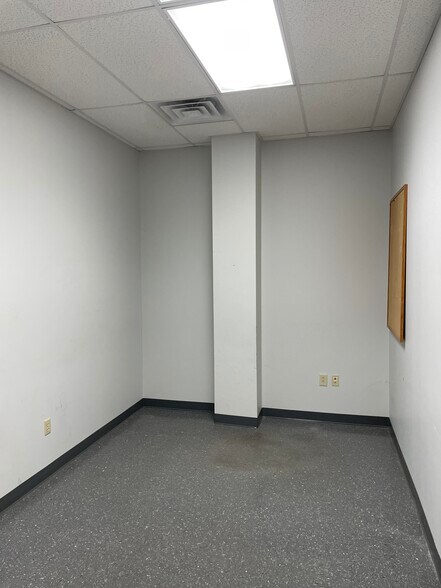 More Photos Of 4638 Resource Dr, Chattanooga Showroom For Lease