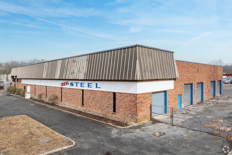 Primary Photo Of 87 Arlington Ave, Saint James Warehouse For Lease